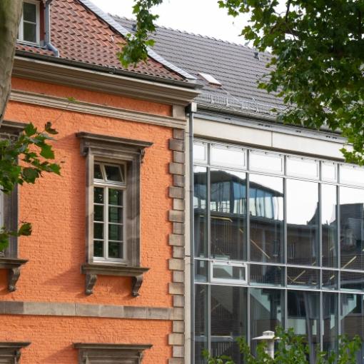 Wiedersehen nach zehn Jahren – Einladung an den Abiturjahrgang 2016 zur Abholung der Abiturklausuren (c) Christian Stoll Wiedersehen nach zehn Jahren – Einladung an den Abiturjahrgang 2016 zur Abholung der Abiturklausuren