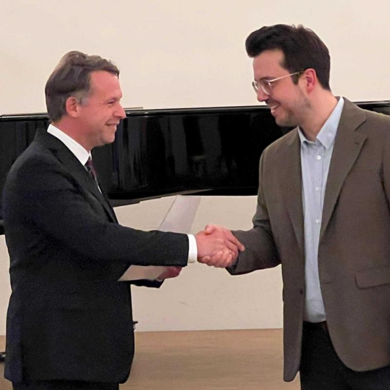 Lennart Andres zum neuen stellvertretenden Schulleiter ernannt (c) Iris Laube-Stoll Lennart Andres zum neuen stellvertretenden Schulleiter ernannt