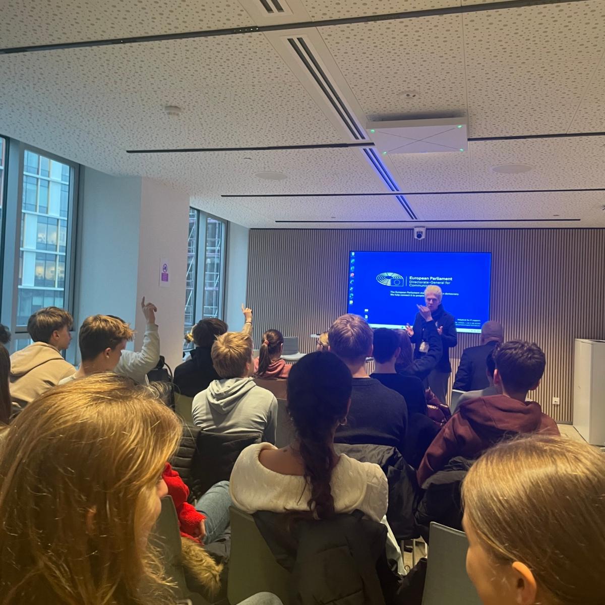 Die Europäische Union hautnah erleben: Exkursion der 9a nach Brüssel (c) Nowak Die Europäische Union hautnah erleben: Exkursion der 9a nach Brüssel